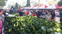 Ribuan warga Kota Madiun sudah memadati lokasi acara sejak pagi hari/Foto: Sugeng Harianto