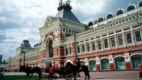 Kalau yang ini gedung Nizhny Novgorod Trade Fair yang berdiri sejak abad ke-19. Gedung klasik ini menjadi salah satu landmark Kota Nizhny Novgorod (admcity.nnov.ru)