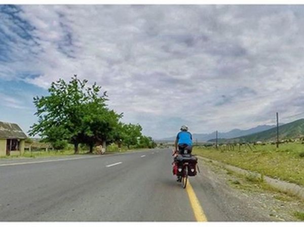 Perjuangan Fans Messi yang Rela Gowes 4.200 Km ke Rusia demi Ketemu Idola