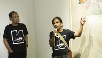 Kali ini ia bekerja sama dengan Goenawan Mohamad dalam pameran kolaboratif berjudul 57 x 76 yang berlangsung di Galeri Nasional Indonesia (GNI), Jakarta Pusat. Foto: GNI