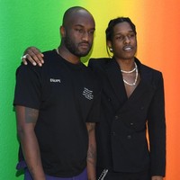 Rapper A$AP Rocky memilih setelan dengan jas double-breasted tanpa dalaman. (Foto: Getty Images)