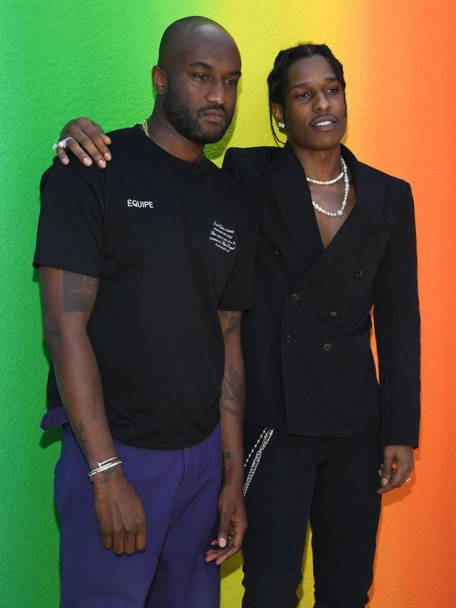 Rapper A$AP Rocky memilih setelan dengan jas double-breasted tanpa dalaman. (Foto: Getty Images)