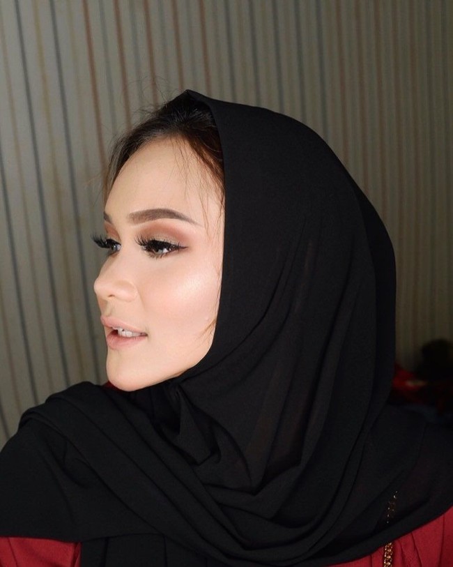 Akun Youtube Dinda kini memiliki lebih dari 300 ribu subcribers, sedangkan akun Instagram-nya memiliki sekitar 30 ribu pengikut. Ia memiliki fans yang cukup fanatik. Foto: Instagram/DindaShafay