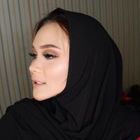 Akun Youtube Dinda kini memiliki lebih dari 300 ribu subcribers, sedangkan akun Instagram-nya memiliki sekitar 30 ribu pengikut. Ia memiliki fans yang cukup fanatik. Foto: Instagram/DindaShafay