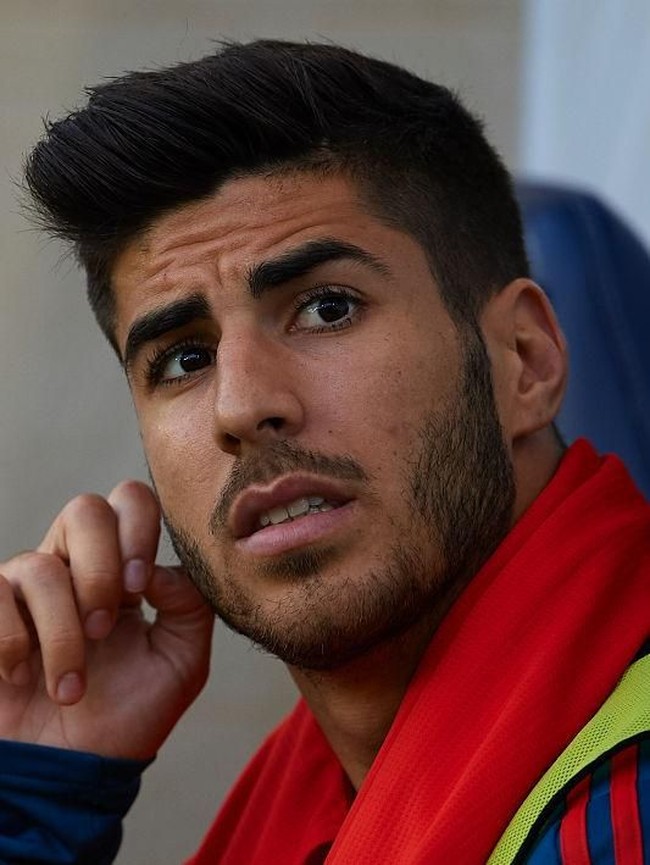 Di usia 22 tahun, Marco Asensio dipercaya akan menjadi pemain masa depan bagi Spanyol. Tak hanya gemilang di lapangan karena kelihaiannya bermain bola, Marco juga mempesona dengan jenggot tipis yang membingkai rahangnya. Foto: Getty Images