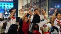 Pendukung Tubagus Hasanuddin-Anton Charliyan terlihat sangat bersemangat.