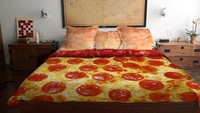 Jangan harap ada aroma lelehan keju dan pepperoni panggang dari pizza yang satu ini. Pasalnya ini hanya kasur, bukan pizza sungguhan. Foto: Istimewa