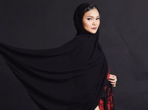 Cerita Youtuber Cantik Lepas Jilbab, Nggak Nyangka Ini Alasannya