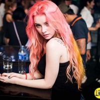 Model cantik asal Irlandia yang tinggal di Thailand ini pun kemungkinan akan menghadapi satu tahun penjara setelah dituduh mempromosikan perjudian online secara ilegal. Foto: Instagram