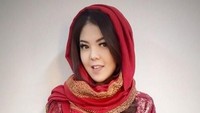 Tina mulai jarang muncul di dunia entertaint hingga baru-baru ini ia beralih ke dunia politik. Dok. Instagram/tinatoon101