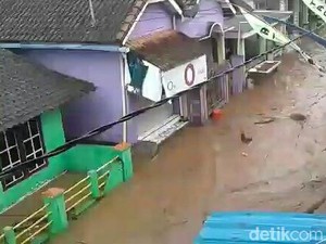300 Rumah Jadi Korban Banjir Bandang di Banyuwangi