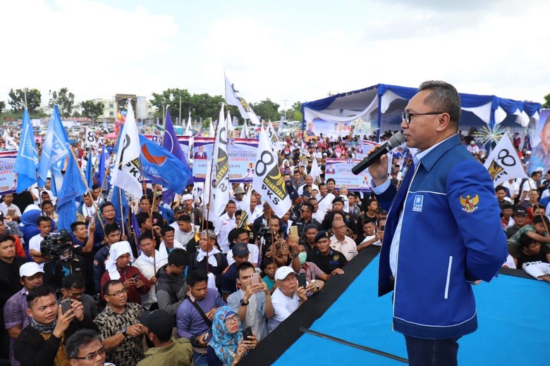 Ketum PAN Terjun Langsung Menangkan Cagub Riau Syamsuar Ketum PAN Terjun Langsung Menangkan Cagub Riau Syamsuar