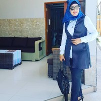 Berhasil melewati badai pernikahannya, Schechah Sagran kini memiliki tampilan yang berbeda. Ia mantap berhijab beberapa tahun lalu. Foto: Instagram/SchechahSagran