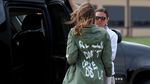 Ini Lho Jaket Melania Trump yang Bikin Heboh