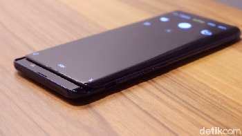 Penampakan dari sudut lain ketika kameranya dimunculkan. Foto: Adi Fida Rahman/detikinet