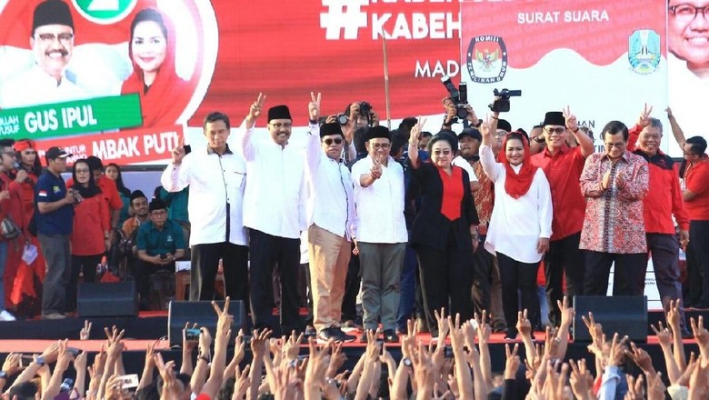 Gus Ipul-Puti Pilih Dengar Aspirasi Warga Jelang Debat Terakhir Gus Ipul-Puti Pilih Dengar Aspirasi Warga Jelang Debat Terakhir
