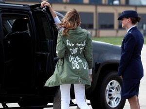 Heboh Jaket Melania Trump, Dua Brand Ini Bikin Baju Tandingan