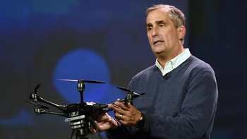 Sayang, karirnya yang cukup cemerlang harus berakhir karena skandal asmara dengan salah satu pegawainya yang artinya juga dia telah berselingkuh dari istrinya. Intel punya peraturan melarang semua manager menjalin hubungan dengan pegawai. Peraturan ini diberlakukan sejak tahun 2011. Foto: Getty Images