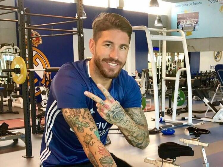 Potret Sergio Ramos Pamerkan Tubuh Kekarnya Saat Nge-gym, Cool Banget!