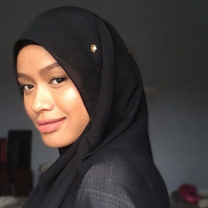 Wih Keren  Qhouirunnisa Hijaber Cantik yang  Jago Juggling 