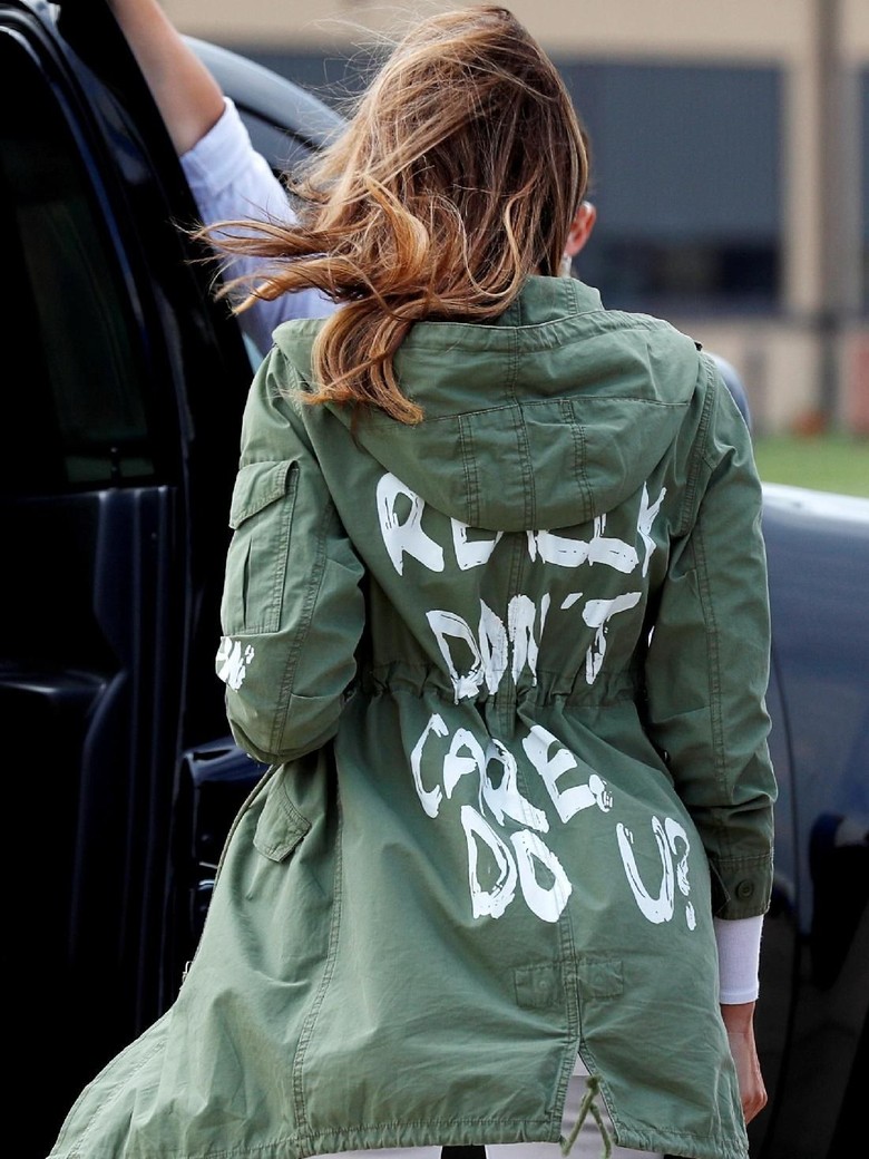 Jaket Melania Bikin Heboh, Apa Kata Trump? Jaket Melania Bikin Heboh, Apa Kata Trump?