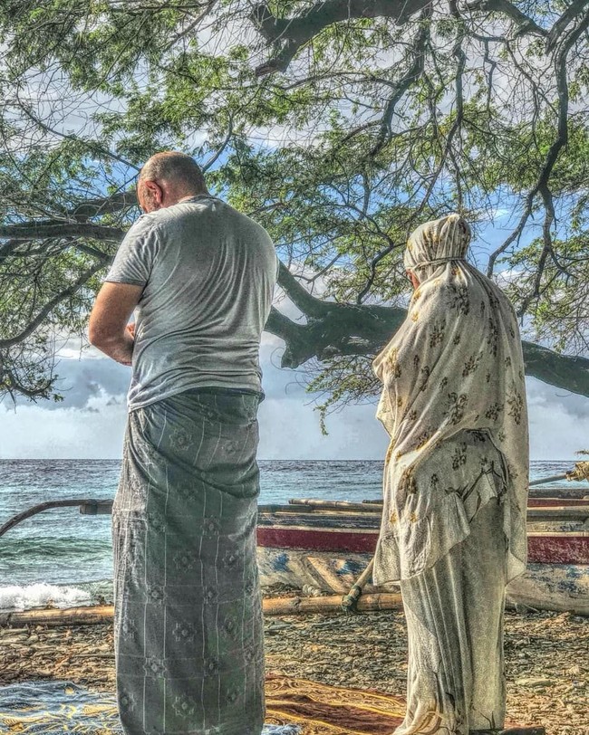 Kini, Ata dan Charlos juga terlihat lebih religius. Tak hanya karena hijab yang ia kenakan tapi juga postingan Instagram  mereka. Foto: Instagram/SchechahSagran