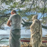 Kini, Ata dan Charlos juga terlihat lebih religius. Tak hanya karena hijab yang ia kenakan tapi juga postingan Instagram  mereka. Foto: Instagram/SchechahSagran