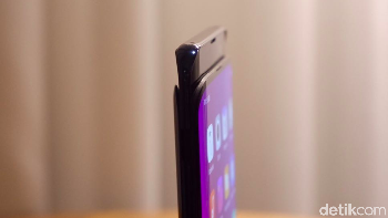 Oppo menyatukan kamera depan dan belakang dalam satu modul beserta sejumlah sensor 3D structured light untuk face recognition. Foto: Adi Fida Rahman/detikinet