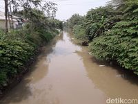 Penampakan Kali Sadang pada Jumat (22/6) sekitar pukul 11.00 WIB