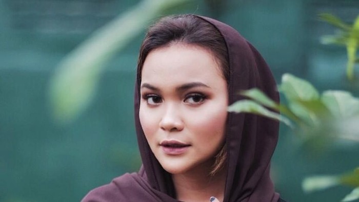 Gaya Hijab Jipon Dinda Shafay