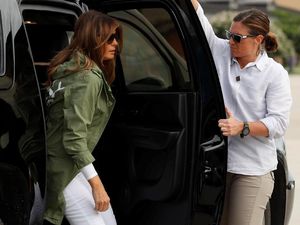 Melania Trump Pakai Lagi Jaket Kontroversi yang Dihujat Dunia, Sengaja?