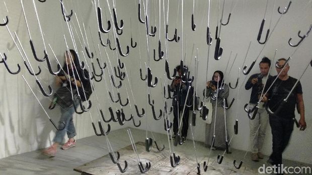 Pameran Seni '57 x 76' Ajak Pengunjung 'Adu Muka' Bukan Adu 'Punggung'