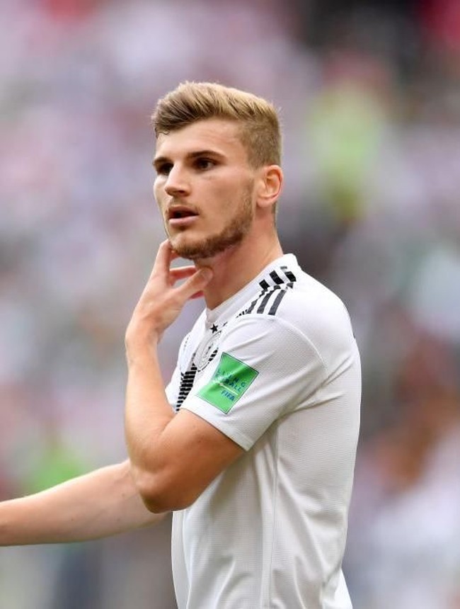 Timo Werner dari squad Jerman memelihara jenggot yang semakin menonjolkan rahang tegasnya. Foto: Getty Images