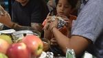 Serunya Dwi Sasono Bersama Keluarga Saat Makan Kelapa Muda Hingga Bubur Ayam