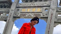 Inilah gaya travelingnya saat ke Hong Kong (dualipa/Instagram)