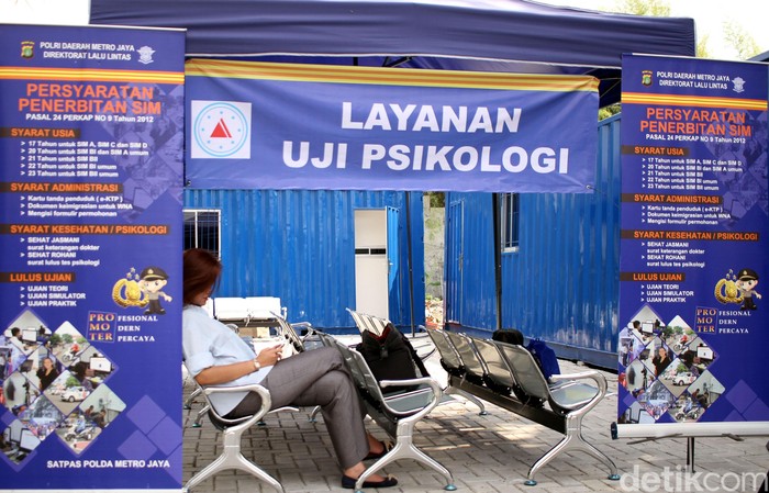 Satpas Daan Mogot menggelar simulasi tes psikologi pembuatan dan perpanjangan SIM. Rencananya uji psikologi itu akan mulai diterapkan pada 25 Juni mendatang.
