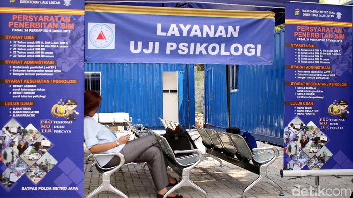 Satpas Daan Mogot menggelar simulasi tes psikologi pembuatan dan perpanjangan SIM. Rencananya uji psikologi itu akan mulai diterapkan pada 25 Juni mendatang.