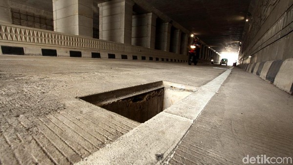 Penutup Lubang Gorong-gorong Underpass Mampang Hilang Lagi