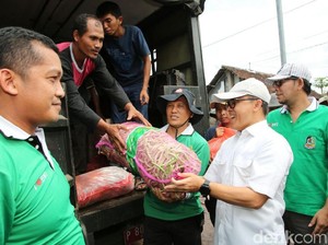 Warga Banyuwangi Kompak Bantu Penanganan Korban Banjir Bandang