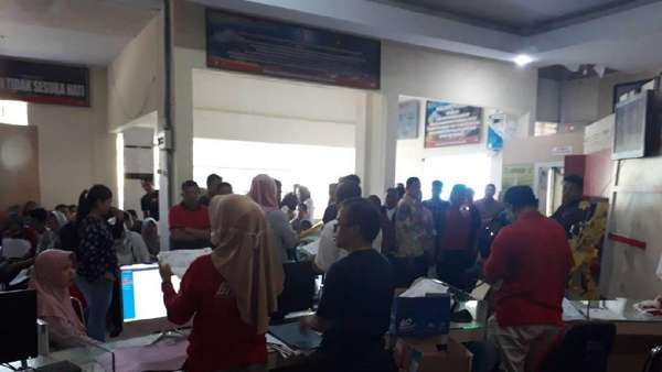 Aturan Legalisir Akte untuk Pendaftar SMA di Sulsel Dihentikan Aturan Legalisir Akte untuk Pendaftar SMA di Sulsel Dihentikan
