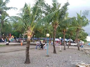 Dari Makassar, Berpasir Hitam Namun Sunsetnya Ciamik