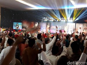 Adu Yel Dua Pendukung Paslon Buka Debat Terakhir Pilgub Jatim 2018