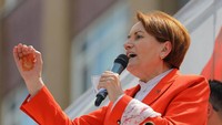 Tahun 2016, Aksener didepak dari MHP setelah memimpin gerakan oposisi melawan Ketua MHP Devlet Bahceli. Kemudian tahun 2017, Aksener mendirikan partai baru bernama IYI. (Foto: Dok. REUTERS/Huseyin Aldemir)