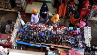 Aktivitas pasar tradisional Kebayoran Lama, Jakarta, Sabtu (23/06/2018), kembali berdenyut.