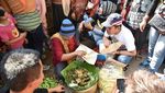 Intip Keseruan Dedi Mulyadi Ketika Makan Pecel hingga Ngulek Sambal Rujak