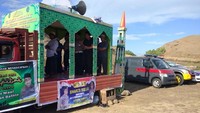 Di musala berjalan buatan Polres Lombok Tengah ini ada sajada, sarung, mukena. Masyarakat bersyukur karena bisa berwisata tanpa meninggalkan ibadah (Dok. Polres Lombok Tengah)