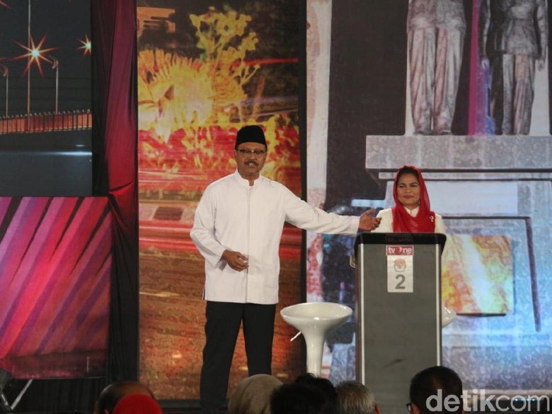Di Akhir Debat, Gus Ipul Angkat SMA/SMK Gratis dan Isu Lapangan Kerja Di Akhir Debat, Gus Ipul Angkat SMA/SMK Gratis dan Isu Lapangan Kerja