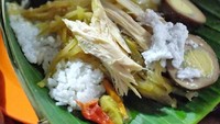 Yang ini nasi liwet Bu Painah yang dinikmati @yuliafoods. Lihat suwiran ayam dan telur pindangnya mantap banget ya!Foto: Instagram @yuliafoods