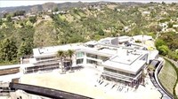 Rumah yang dibangun di lahan seluas 9.300 meter persegi ini terletak di Bel-Air, Los Angeles. Foto: CNBC.