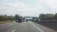 Arus balik di Tol Jakarta-Cikampek sejak KM 62 menuju Jakarta terpantau lancar. (Foto: Dwi Andayani/detikcom)